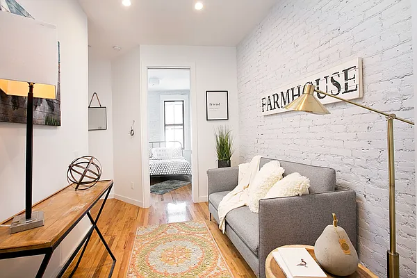 Rented by The InHouse Group | media 10