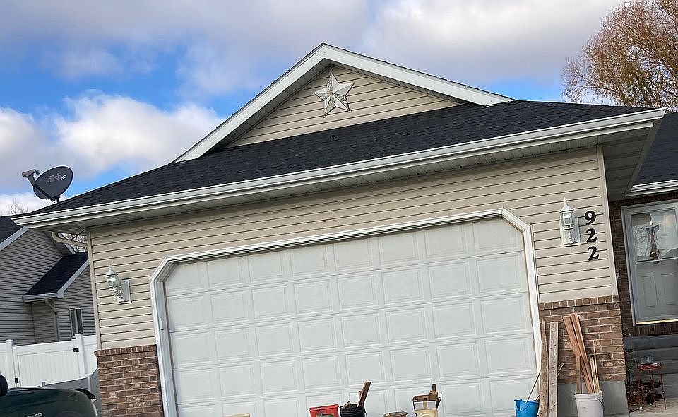 2nd image of 922 S Clara Ct
