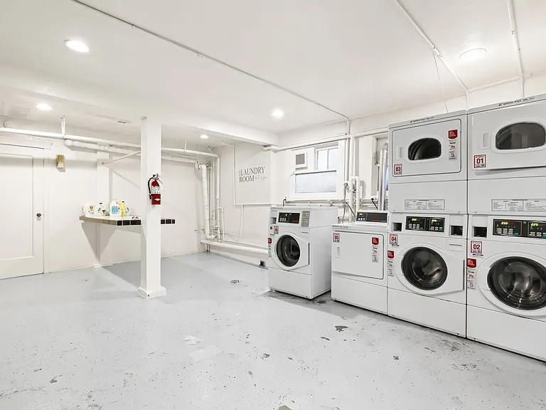 Amber Court Apartments — Photo 17