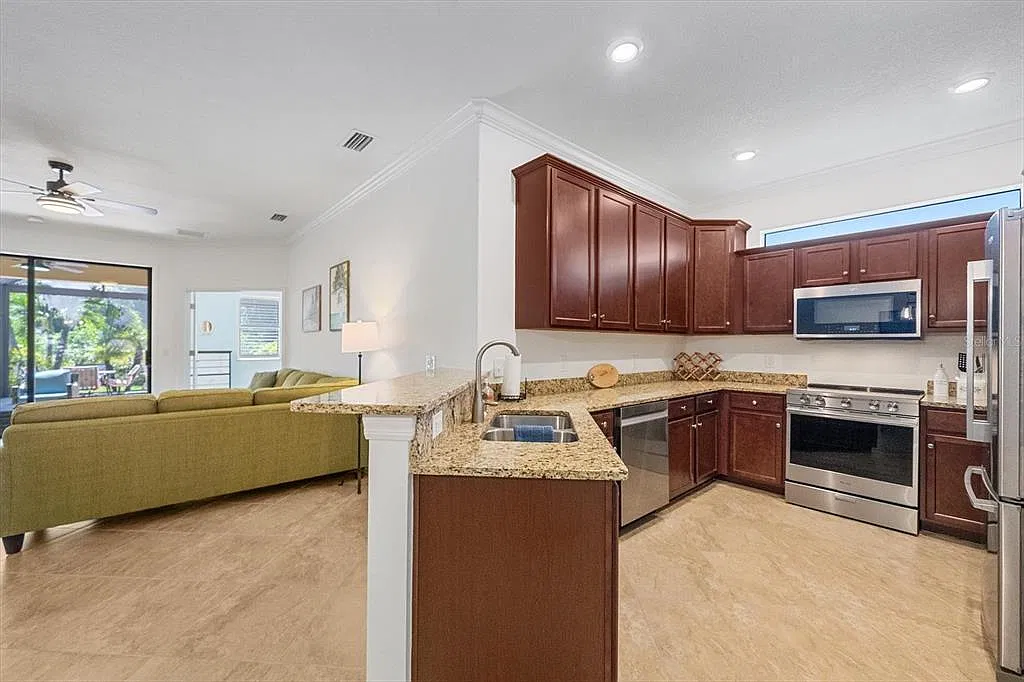2 bed, 2.0 bath, 1568 sqft, $4,500 — Photo 3