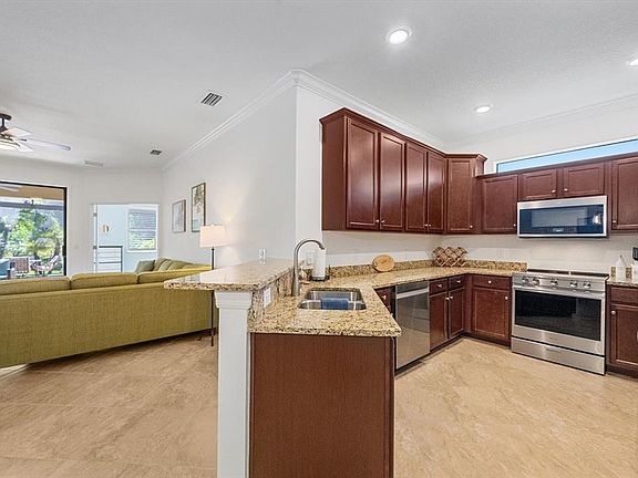 3rd image of 12619 Garibaldi Ln