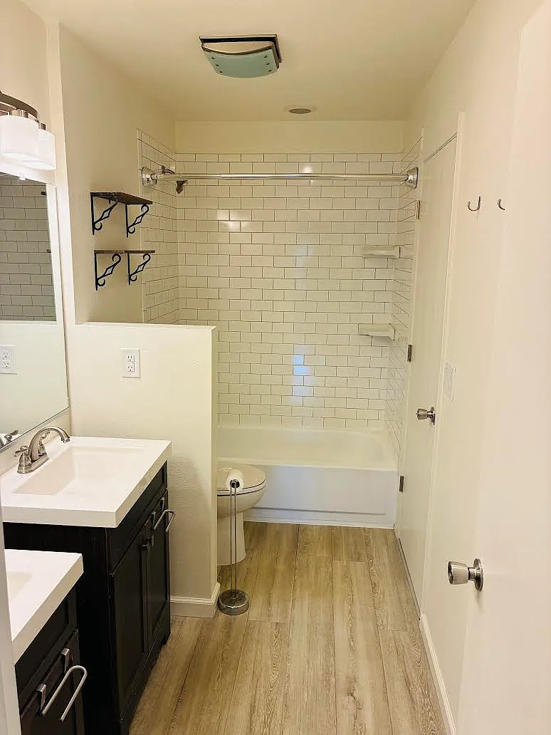 3 bed, 1005 sqft, $1,950 — Photo 3