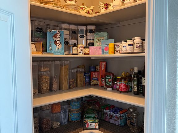 Kitchen pantry
