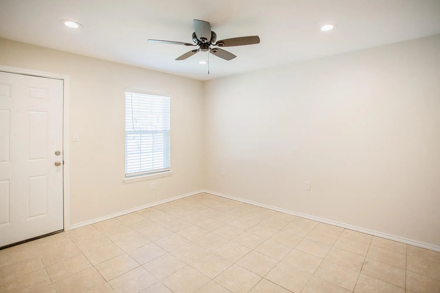 1231 North LBJ Drive - Unit 9 — Photo 3