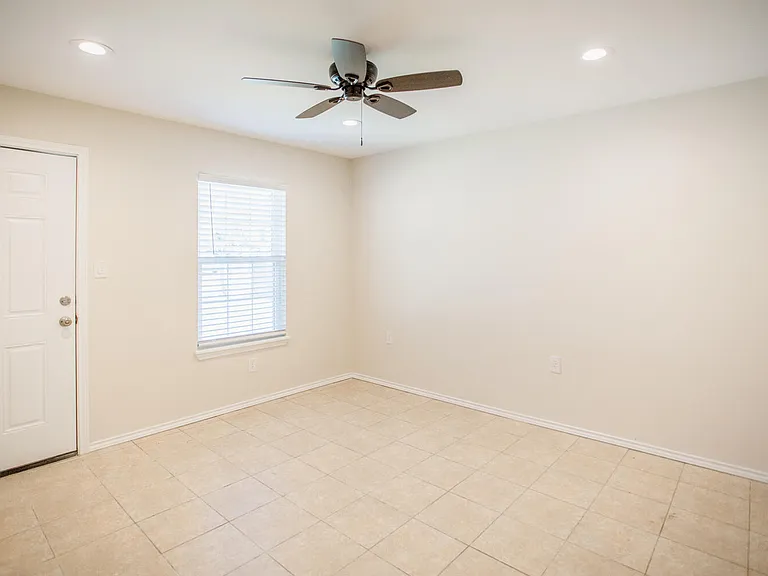 1231 N Lbj Dr #10 — Photo 3