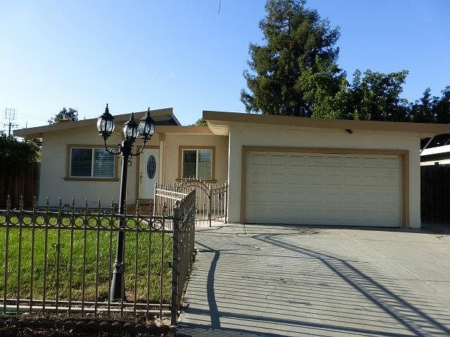 1st image of 1717 Berrywood Dr