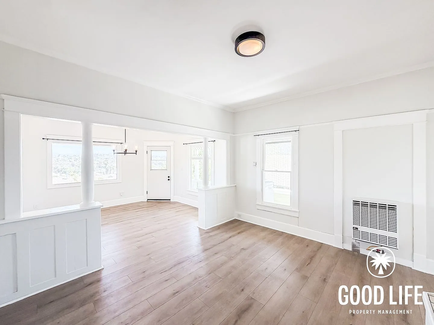 SD: Beautiful Victorian Home with Large Lot, Sweeping Views, Wraparound Deck & Upstairs Suite — Photo 4