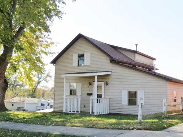712 S 2nd St, Maquoketa, IA 52060