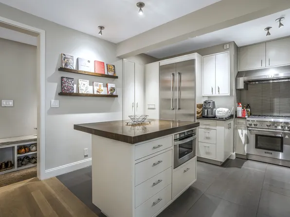 310 West 55th Street image 6 of 23