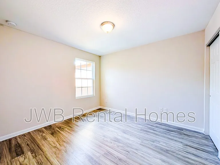 6869 Lake Mist Ln — Photo 10