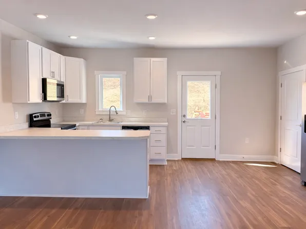 The Hills Townhomes 701-708