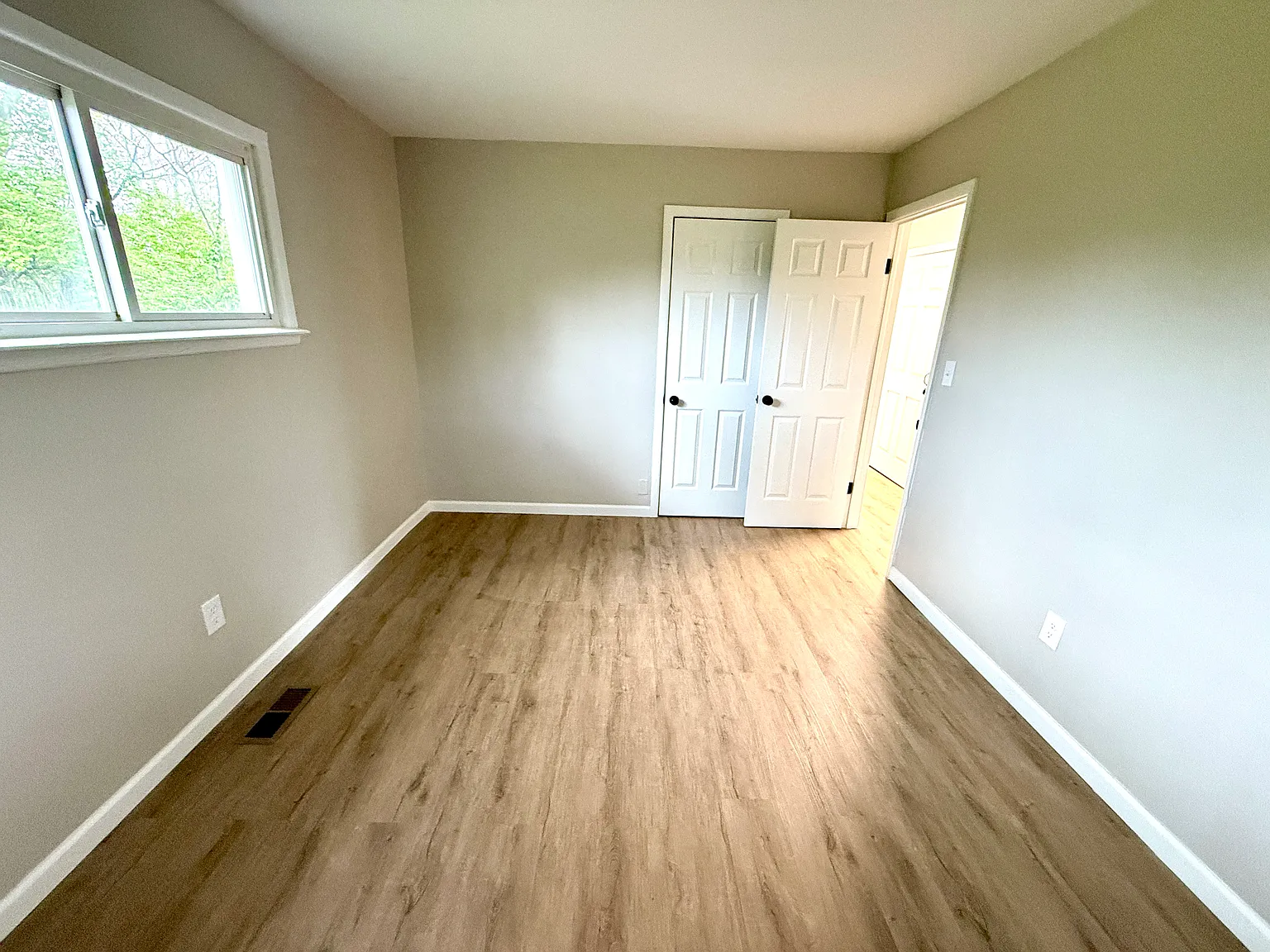 3 bed, 972 sqft, $1,200 — Photo 4