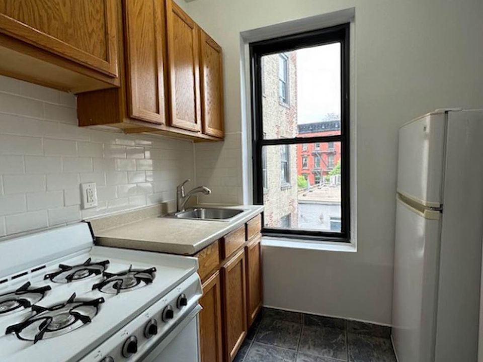 2nd image of 49 Grove St APT 5B