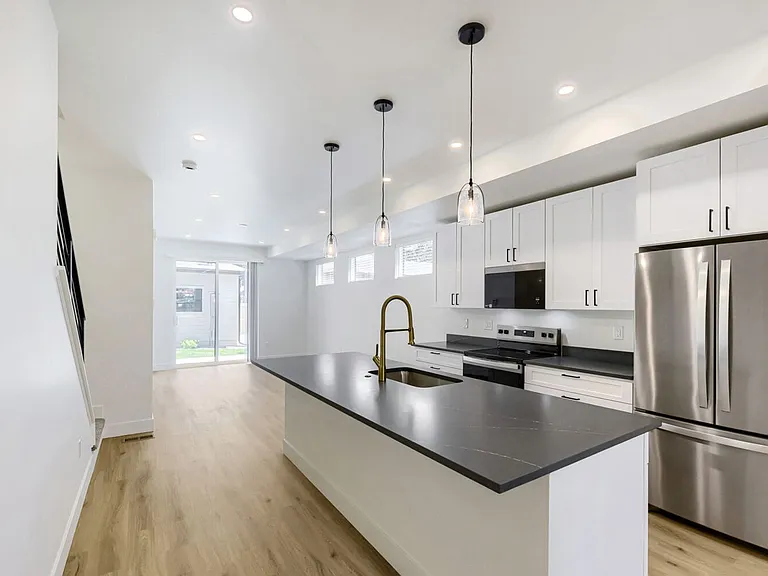 2750 S Cherokee St — Photo 4