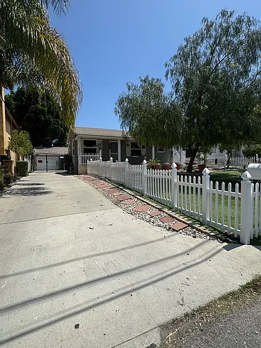5438 Sylvia Ave Photo 1
