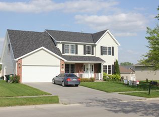 6210 Glass Ridge Dr, Lincoln, NE 68526