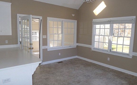 5th image of 608 Mayfair Dr
