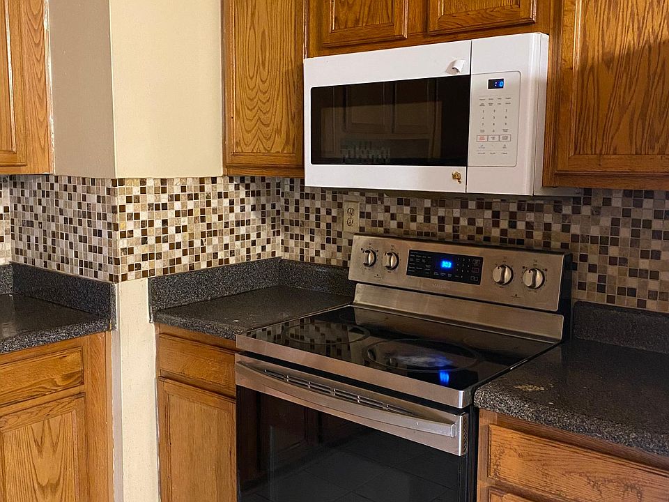 2nd image of 835 Trailwood Dr E