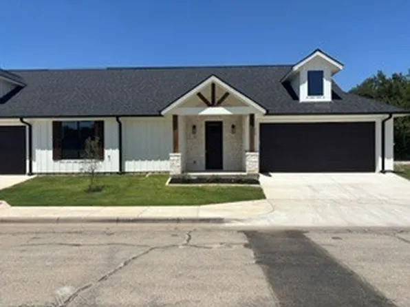 210 E Ewell St, Granbury, TX 76048