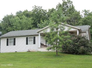 1371 Henshaw Rd, Bunker Hill, WV 25413