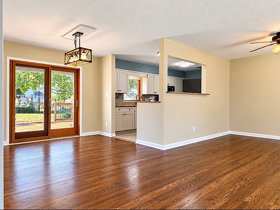 3rd image of 2720 Beverly Dr