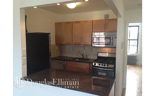 Rented by Douglas Elliman | media 16