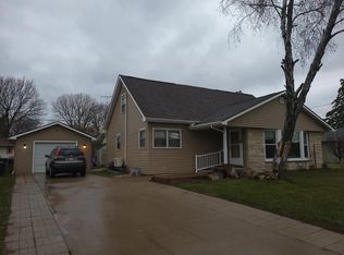 1643 Wisconsin St, Oshkosh, WI 54901