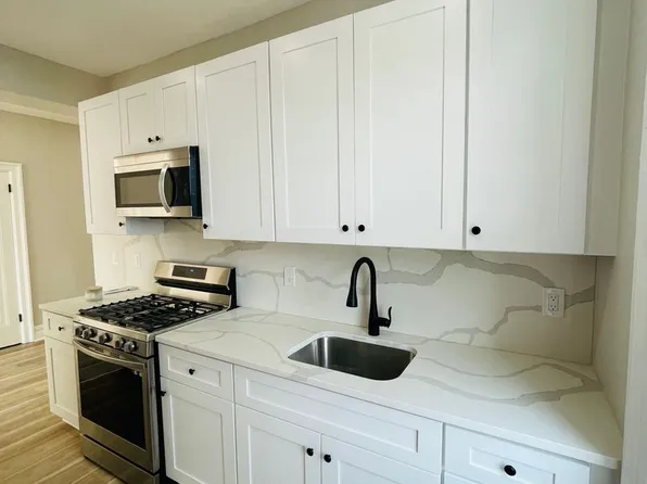 Stunning Building 1bed/ 1bath unit available., 863 Avenue C #C2, Bayonne, NJ 07002