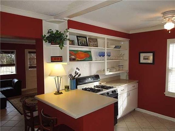 4th image of 2750 Garden Ln