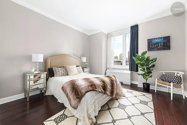 Sold by Triplemint | media 4