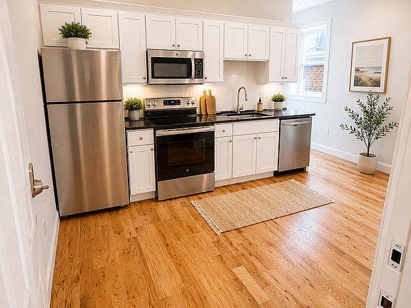 5th image of 157 Green St #1D