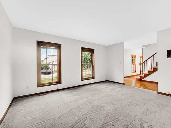 4th image of 3804 Oak Grove Dr