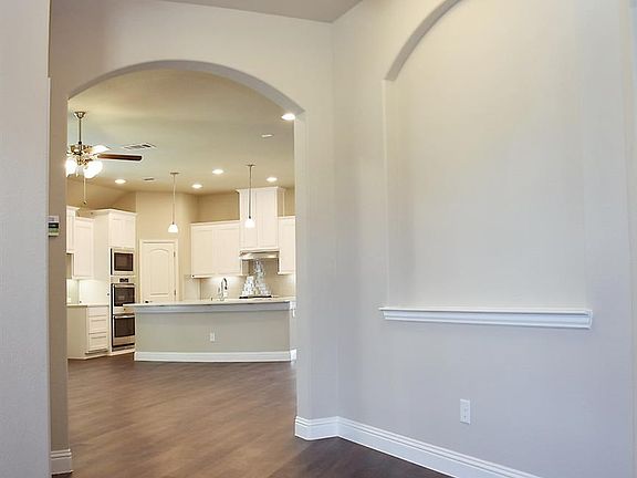 5th image of 804 Summer Ln