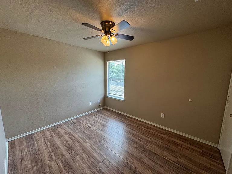 5702 Greengate Dr — Photo 61