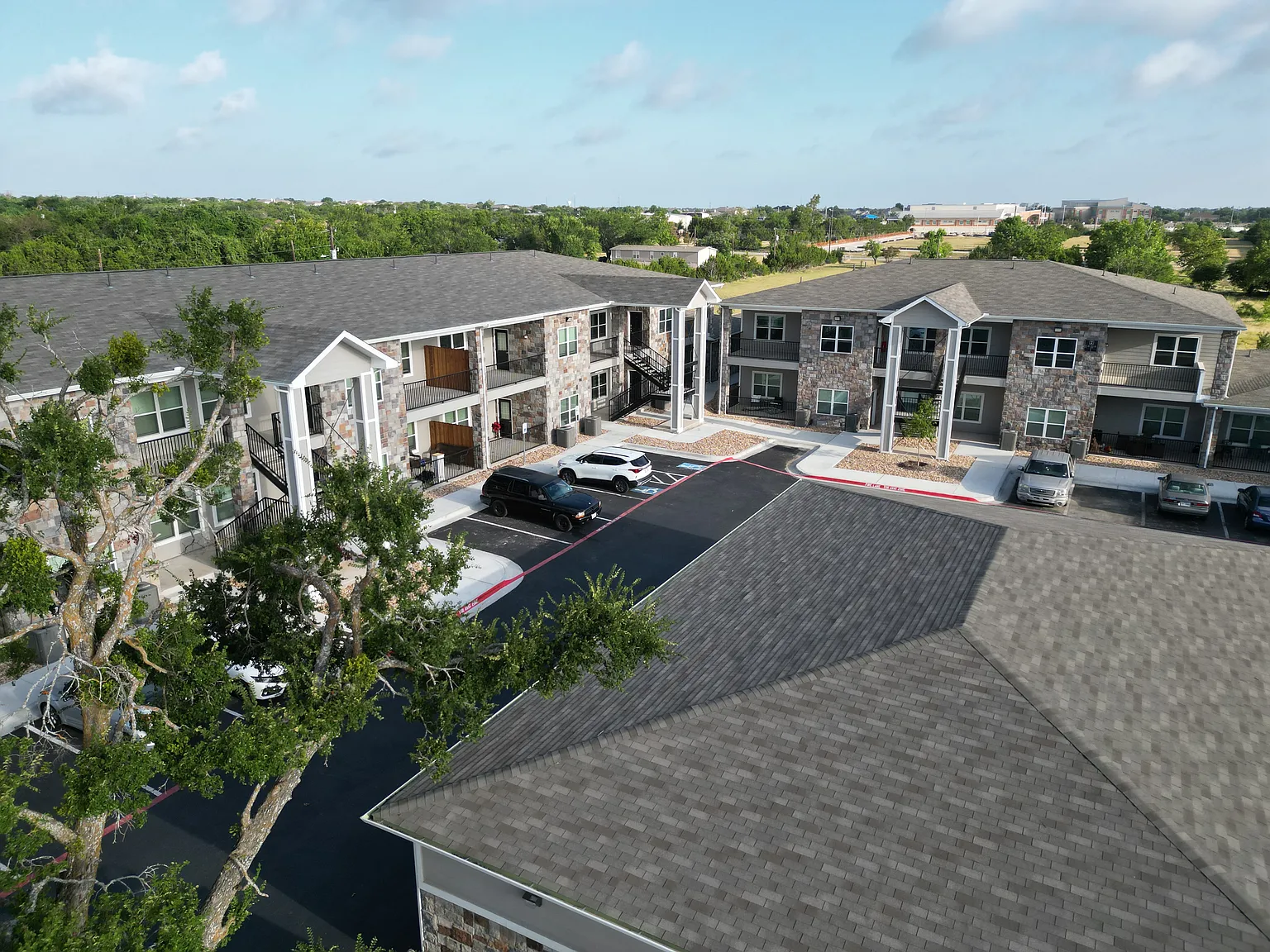 Horseshoe Apartments — Photo 3