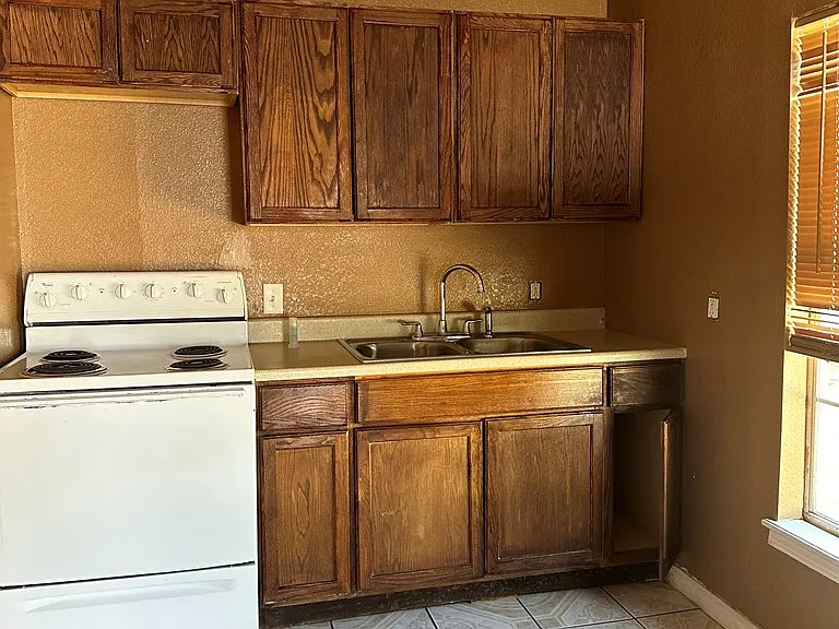 1405 S Baird St #C — Photo 8