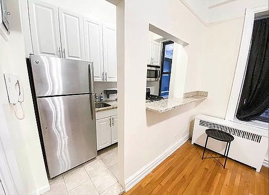 4th image of 140 W 79th St APT 2C