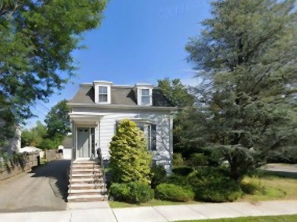 18 Central St