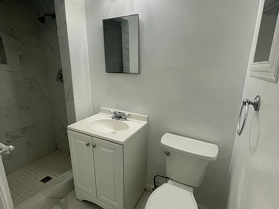 4th image of 4520 Fairview St