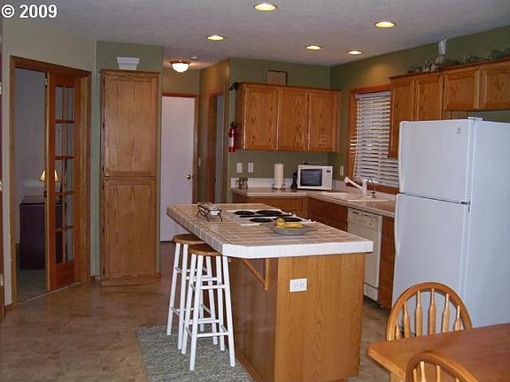 Kitchen/Breakfast Bar