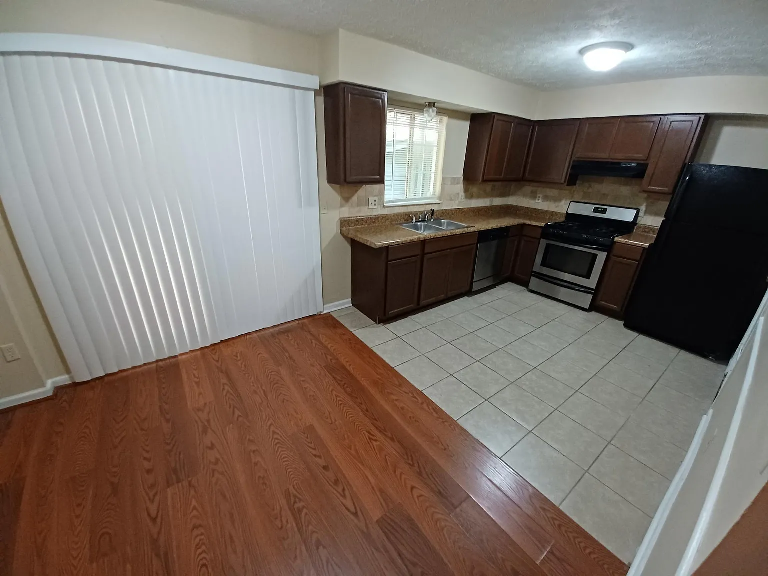 2 bed, 1700 sqft, $1,450 — Photo 4