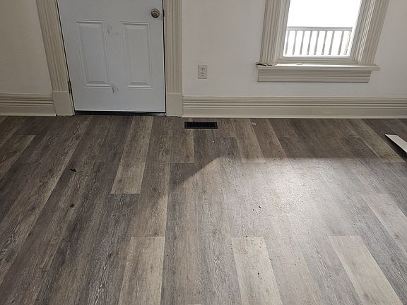 2nd image of 35 Vincent St #37