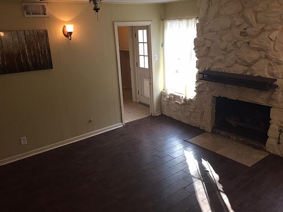2nd Living area, lower level, gas fire place