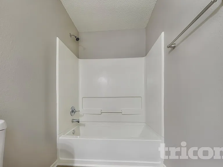 10428 Kensington Way — Photo 14