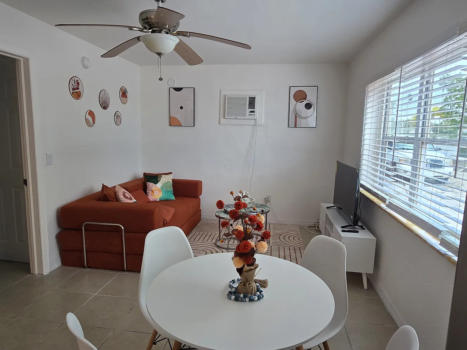 Studio, 400 sqft, $1,390 — Photo 2