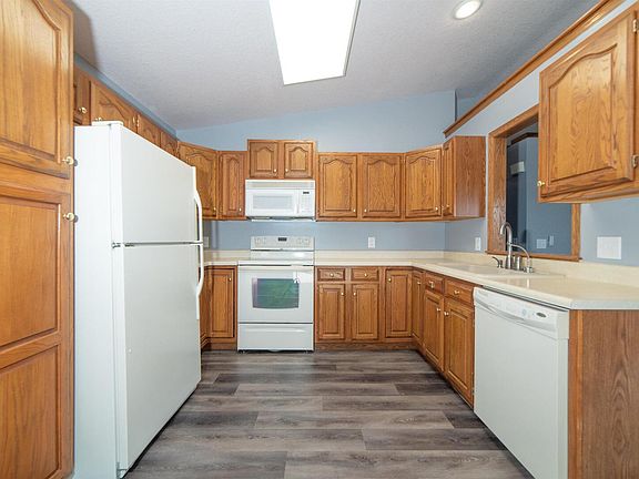 4th image of 2414 W 60th Pl