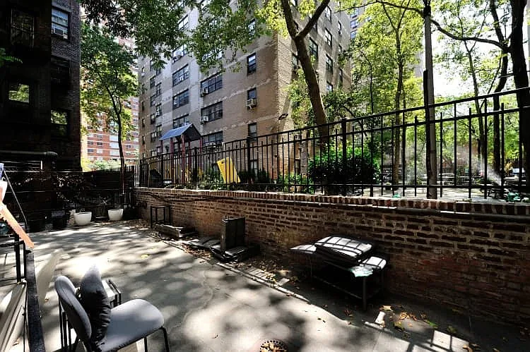 240 E 28th St #1 — Photo 2