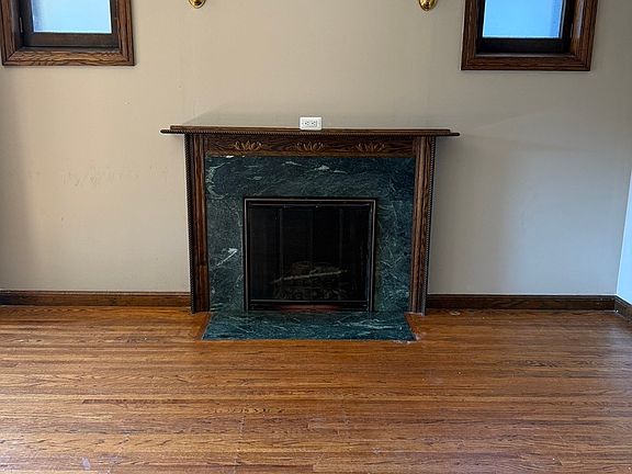 5th image of 5841 N Washtenaw Ave