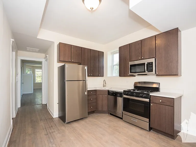 2229-2231 W Wilson Ave #3R — Photo 4