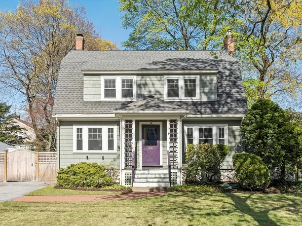 54 Pratt St, Reading, MA 01867
